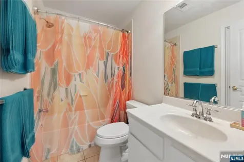 8 Yorktown Lane Totowa NJ 07512