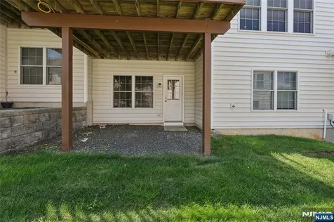 8 Yorktown Lane Totowa NJ 07512