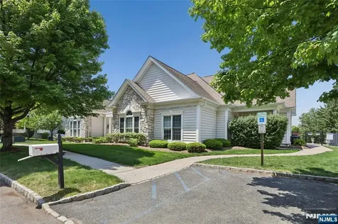8 Yorktown Lane Totowa NJ 07512
