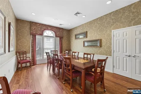 8 Yorktown Lane Totowa NJ 07512