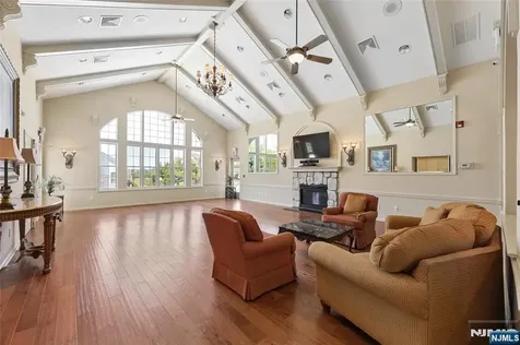 8 Yorktown Lane Totowa NJ 07512