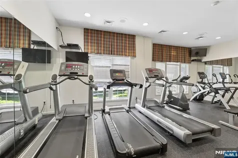 8 Yorktown Lane Totowa NJ 07512