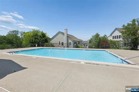 8 Yorktown Lane Totowa NJ 07512