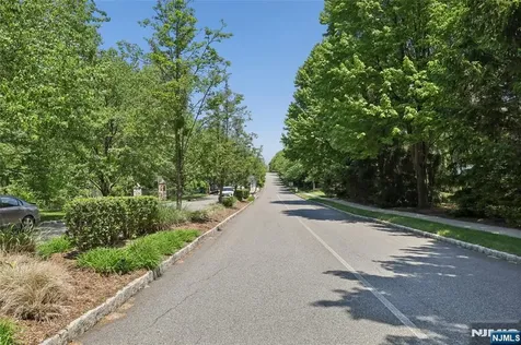 8 Yorktown Lane Totowa NJ 07512