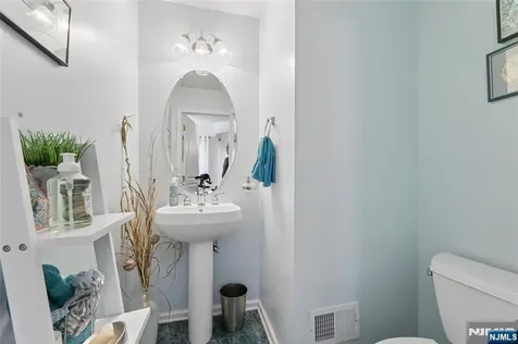 8 Yorktown Lane Totowa NJ 07512