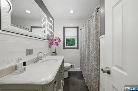 52 Barbara Drive Pompton Lakes NJ 07442