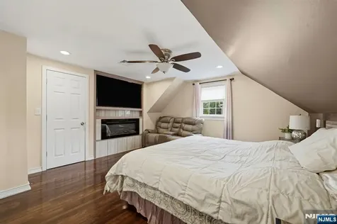 52 Barbara Drive Pompton Lakes NJ 07442