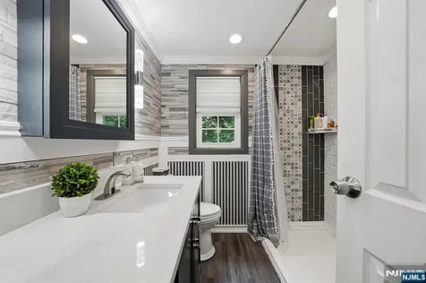 52 Barbara Drive Pompton Lakes NJ 07442