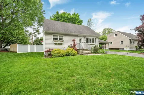 52 Barbara Drive Pompton Lakes NJ 07442