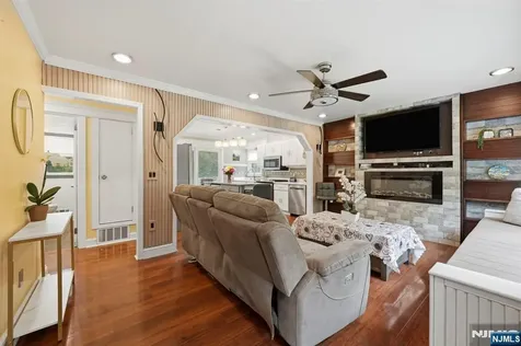52 Barbara Drive Pompton Lakes NJ 07442