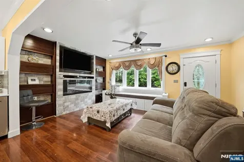 52 Barbara Drive Pompton Lakes NJ 07442