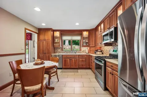 17 Stonewall Drive Livingston NJ 07039