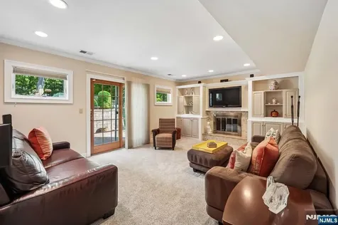 17 Stonewall Drive Livingston NJ 07039