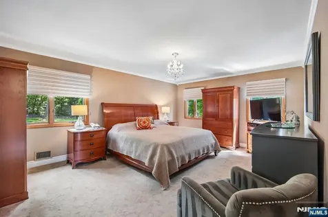 17 Stonewall Drive Livingston NJ 07039