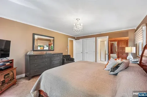 17 Stonewall Drive Livingston NJ 07039