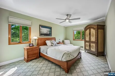 17 Stonewall Drive Livingston NJ 07039