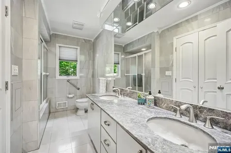 17 Stonewall Drive Livingston NJ 07039