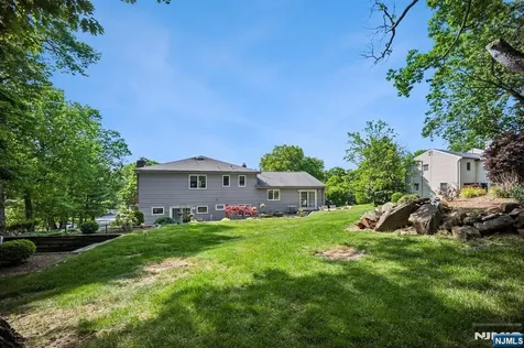 17 Stonewall Drive Livingston NJ 07039