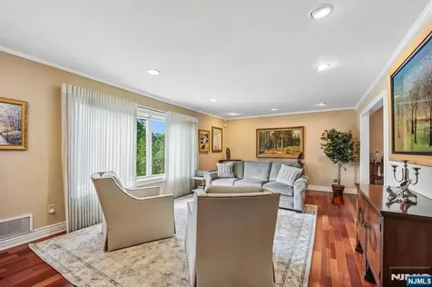17 Stonewall Drive Livingston NJ 07039