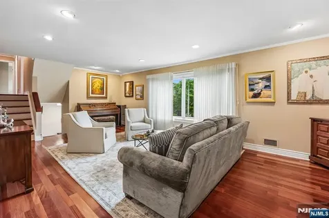 17 Stonewall Drive Livingston NJ 07039