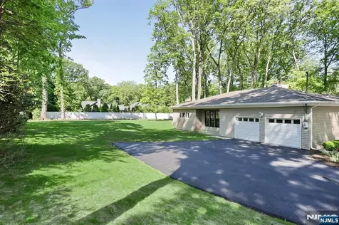 16 Cypress Peak Lane Montvale NJ 07645