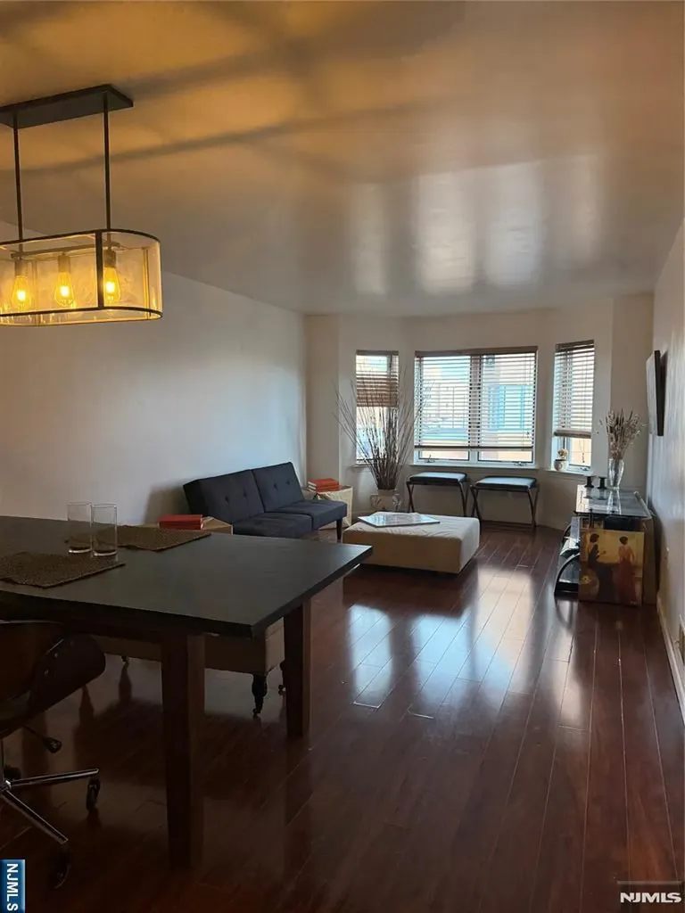 402 Williams Court Edgewater NJ 07020