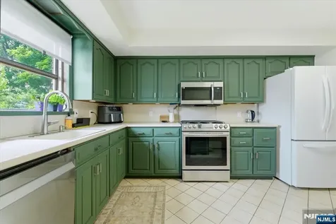 18 Hudson Street Nutley NJ 07110