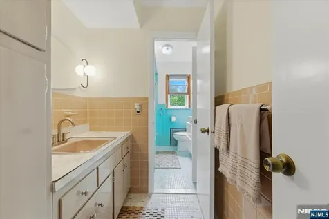 18 Hudson Street Nutley NJ 07110