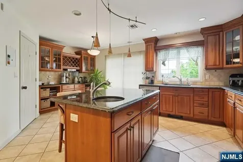 75 Myrtle Avenue Edgewater NJ 07020