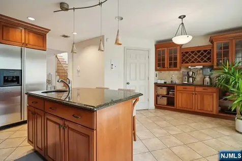 75 Myrtle Avenue Edgewater NJ 07020