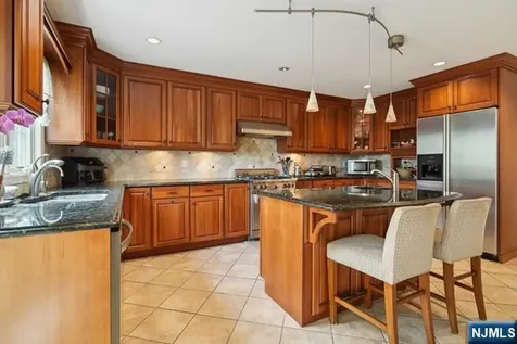 75 Myrtle Avenue Edgewater NJ 07020
