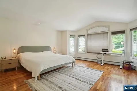 75 Myrtle Avenue Edgewater NJ 07020