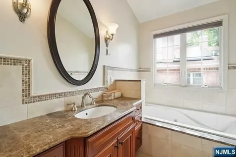 75 Myrtle Avenue Edgewater NJ 07020