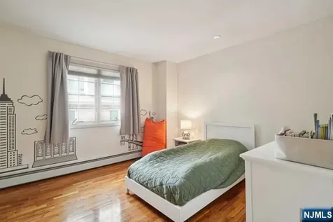 75 Myrtle Avenue Edgewater NJ 07020
