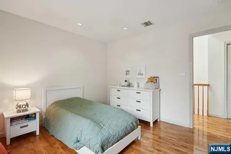 75 Myrtle Avenue Edgewater NJ 07020