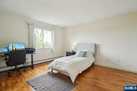 75 Myrtle Avenue Edgewater NJ 07020