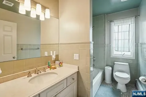 75 Myrtle Avenue Edgewater NJ 07020