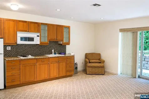 75 Myrtle Avenue Edgewater NJ 07020