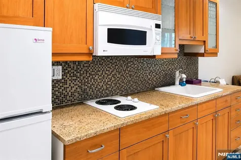 75 Myrtle Avenue Edgewater NJ 07020