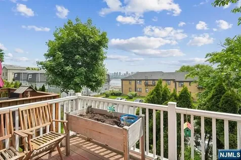 75 Myrtle Avenue Edgewater NJ 07020