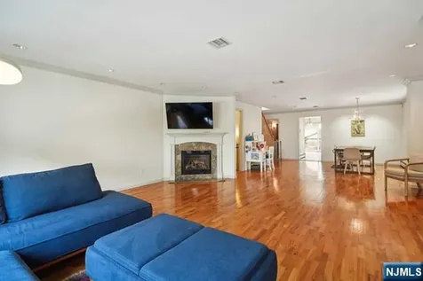 75 Myrtle Avenue Edgewater NJ 07020