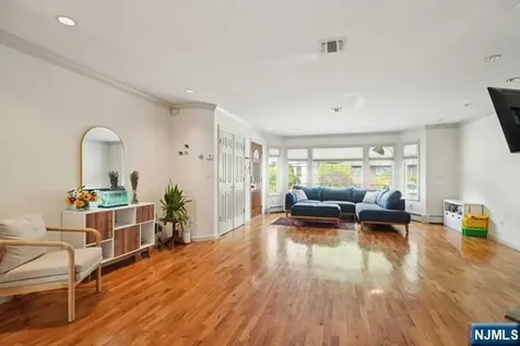 75 Myrtle Avenue Edgewater NJ 07020