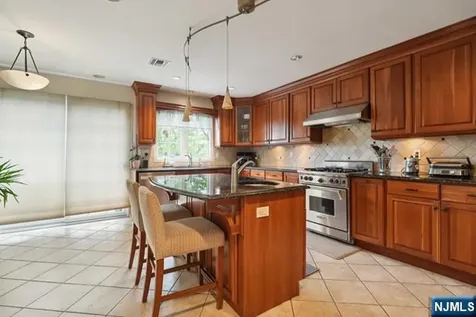 75 Myrtle Avenue Edgewater NJ 07020