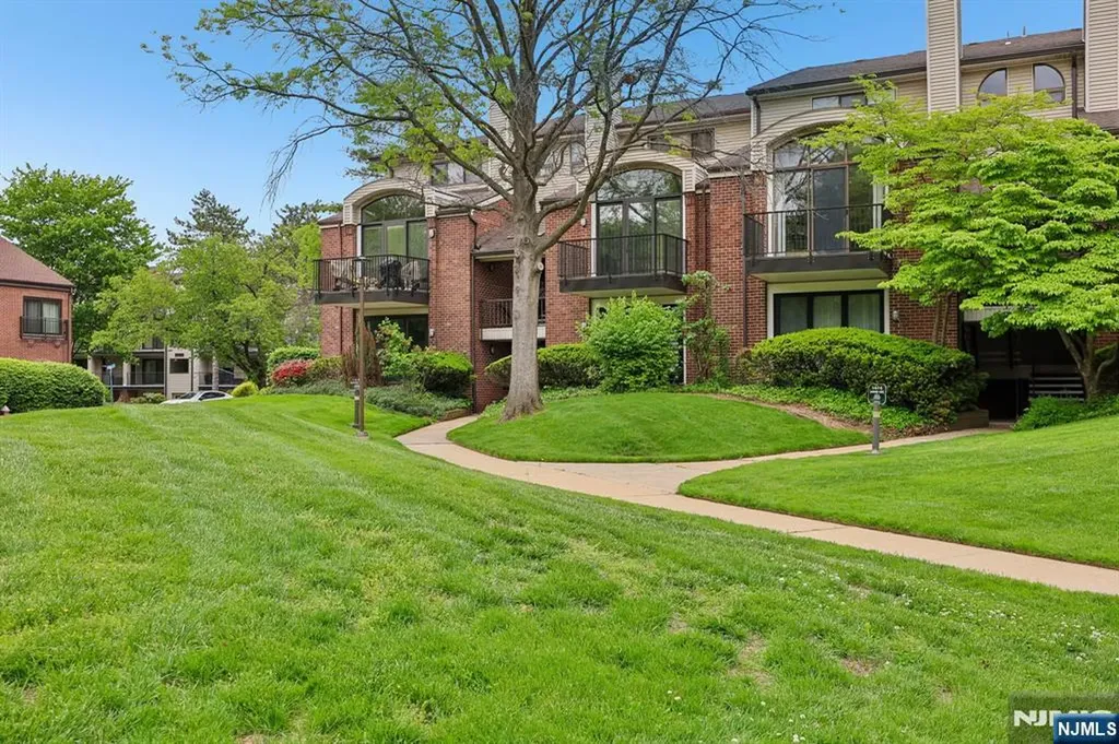 1 Peabody Court Teaneck NJ 07666
