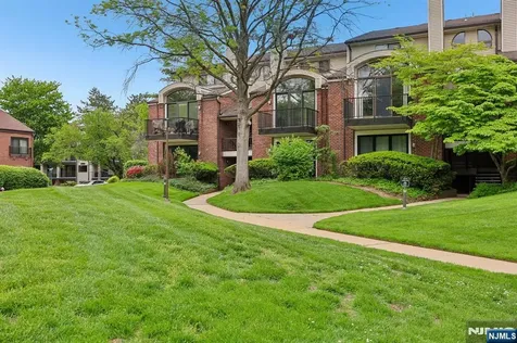 1 Peabody Court Teaneck NJ 07666