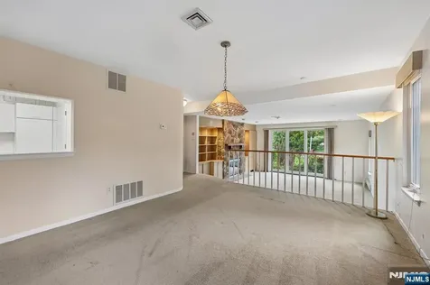 1 Peabody Court Teaneck NJ 07666