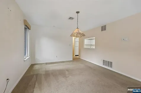 1 Peabody Court Teaneck NJ 07666