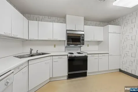 1 Peabody Court Teaneck NJ 07666