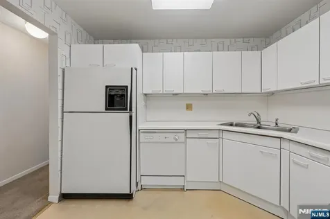1 Peabody Court Teaneck NJ 07666
