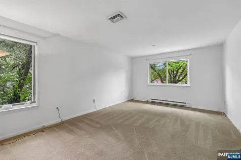 1 Peabody Court Teaneck NJ 07666